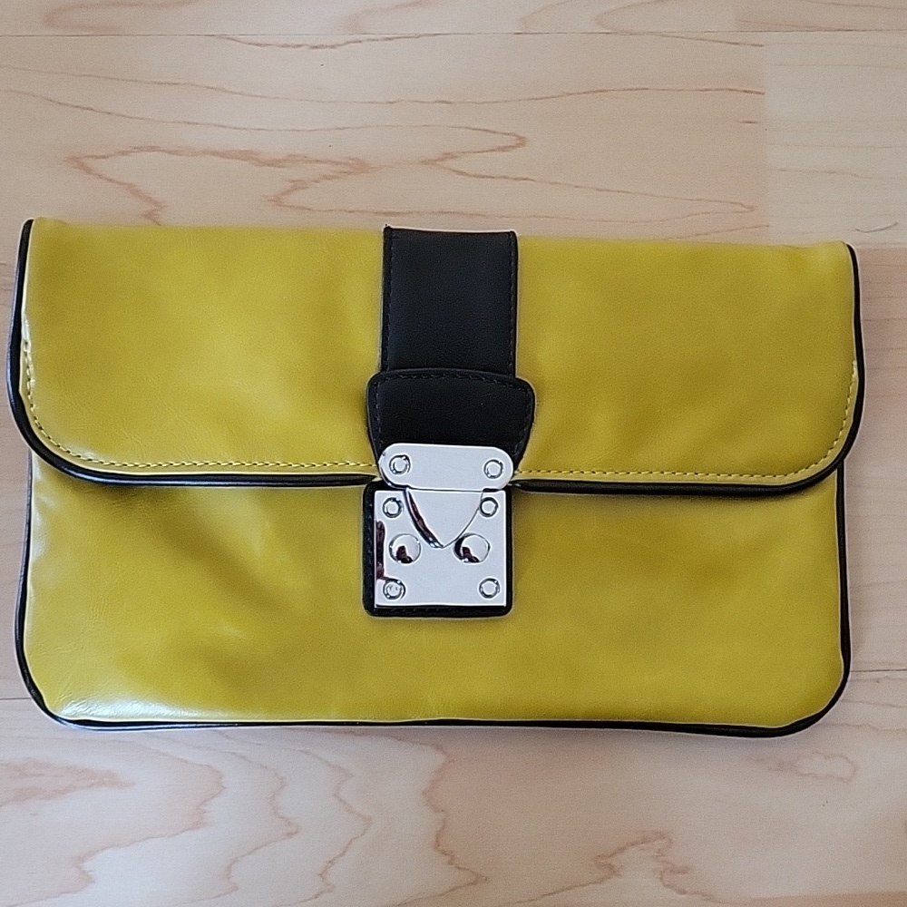 Shirleah clutch, like new